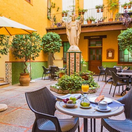 Hostal Loreto Denia Bagian luar foto