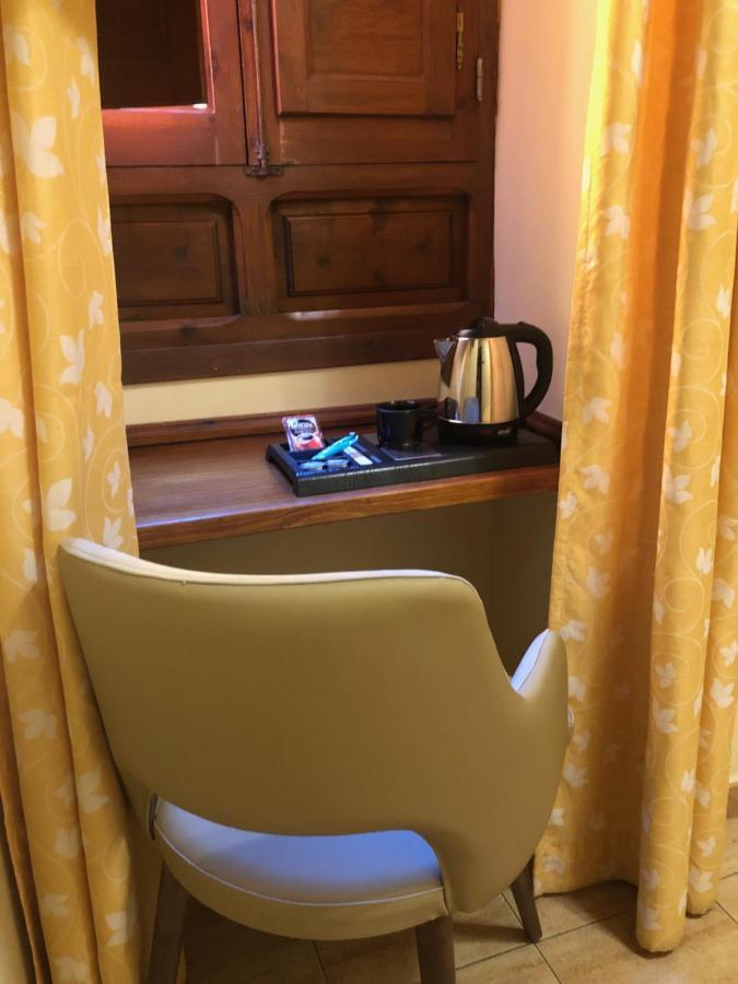 Hostal Loreto Denia Bagian luar foto