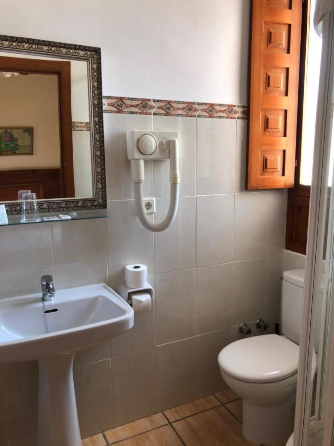 Hostal Loreto Denia Bagian luar foto
