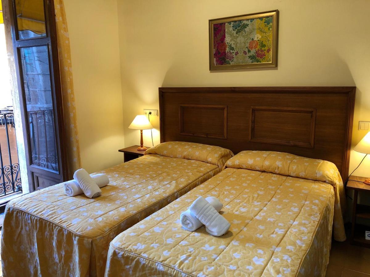 Hostal Loreto Denia Bagian luar foto