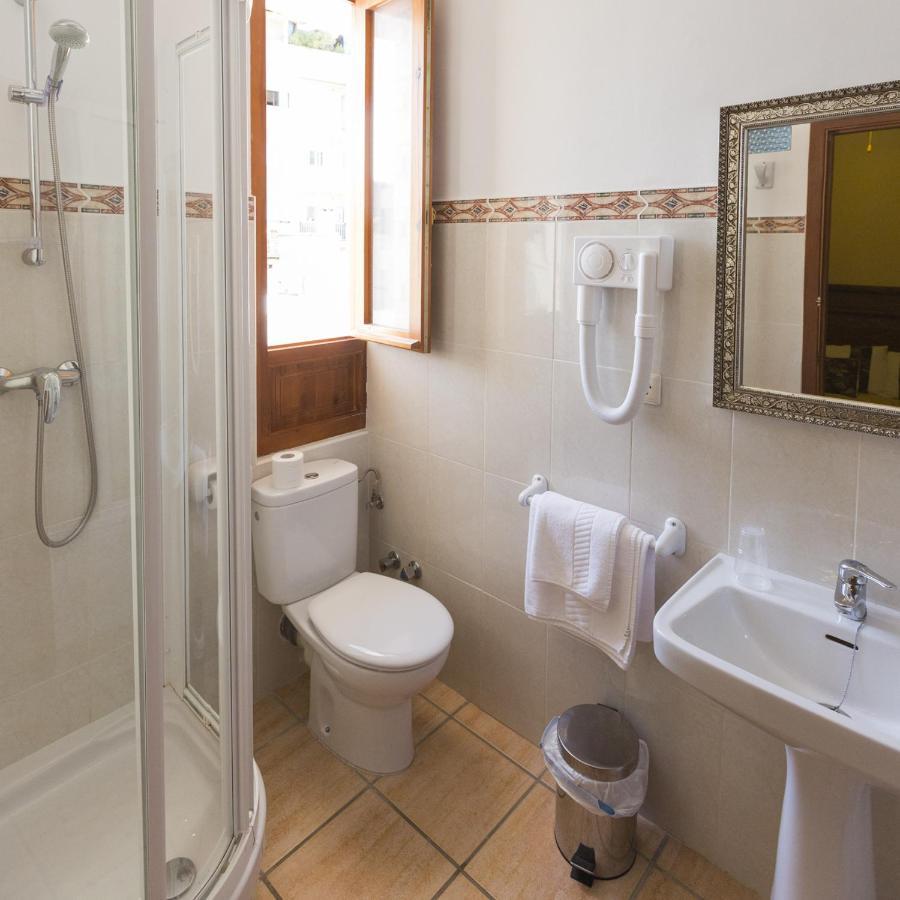 Hostal Loreto Denia Bagian luar foto
