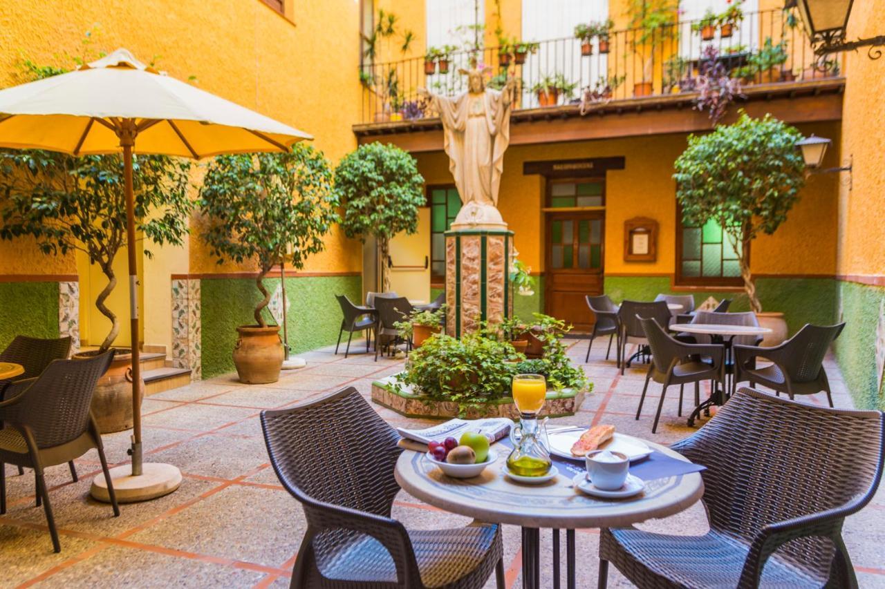Hostal Loreto Denia Bagian luar foto