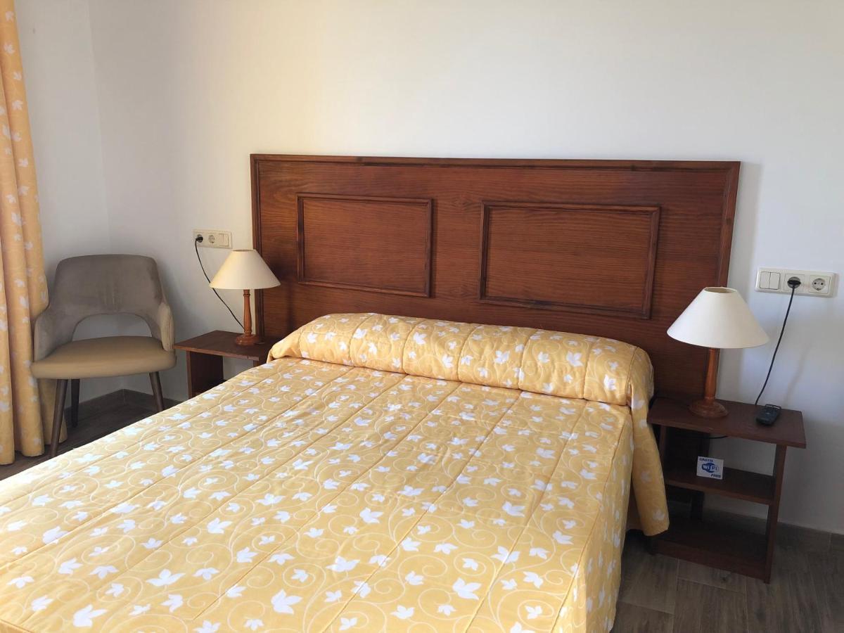 Hostal Loreto Denia Bagian luar foto
