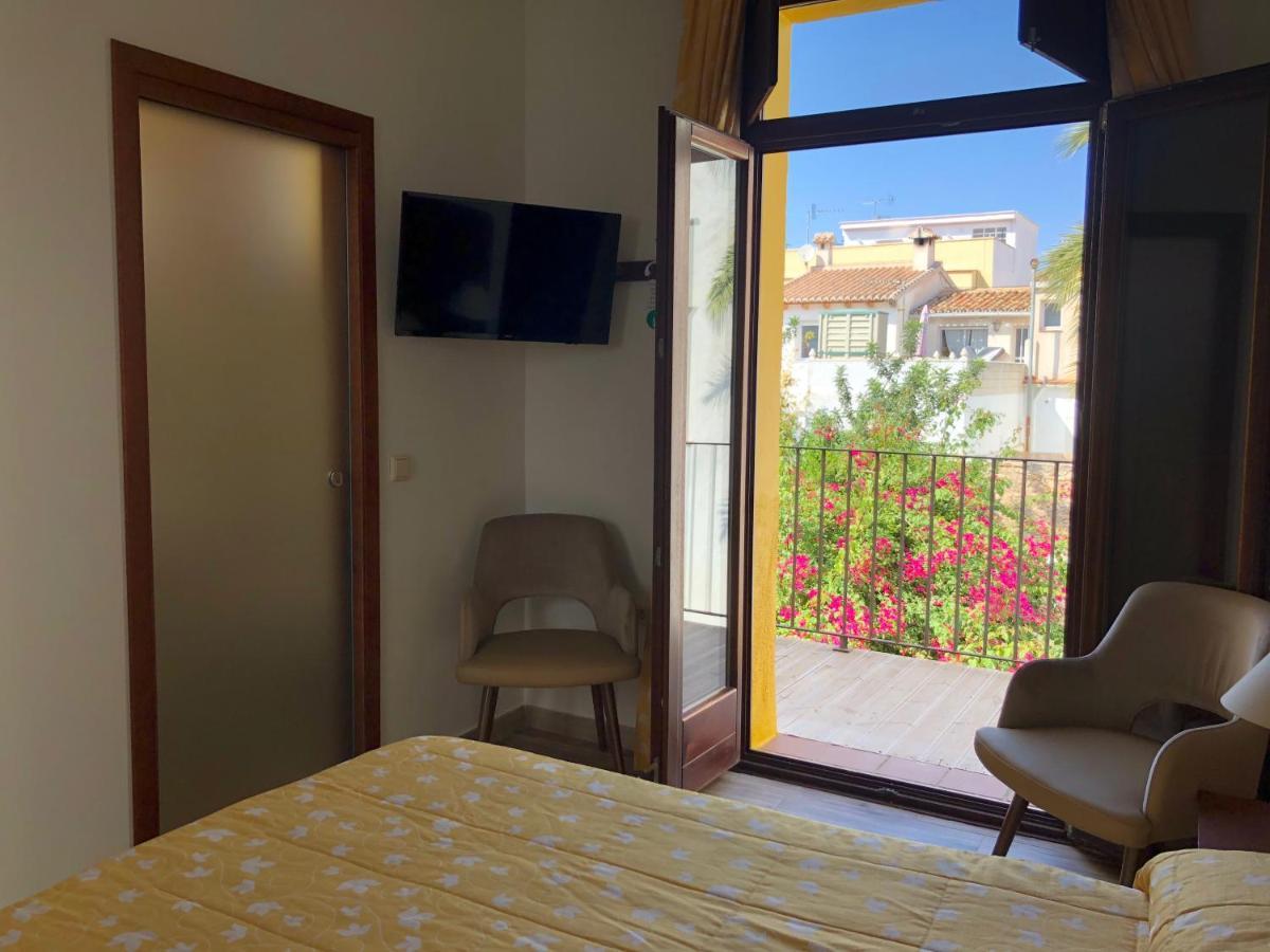 Hostal Loreto Denia Bagian luar foto