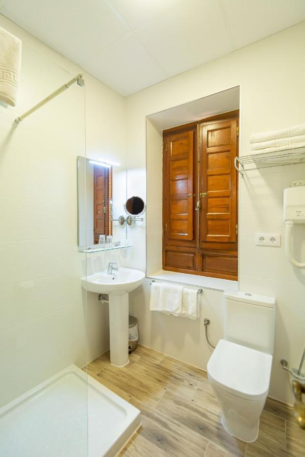 Hostal Loreto Denia Bagian luar foto