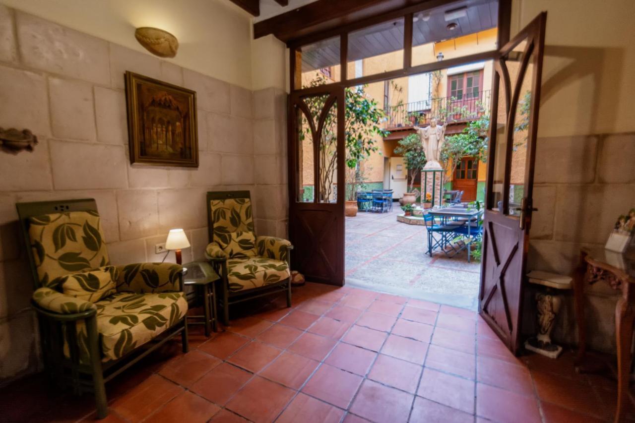 Hostal Loreto Denia Bagian luar foto