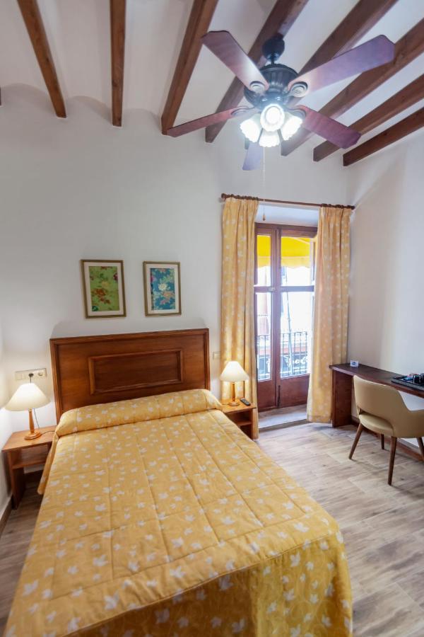 Hostal Loreto Denia Bagian luar foto
