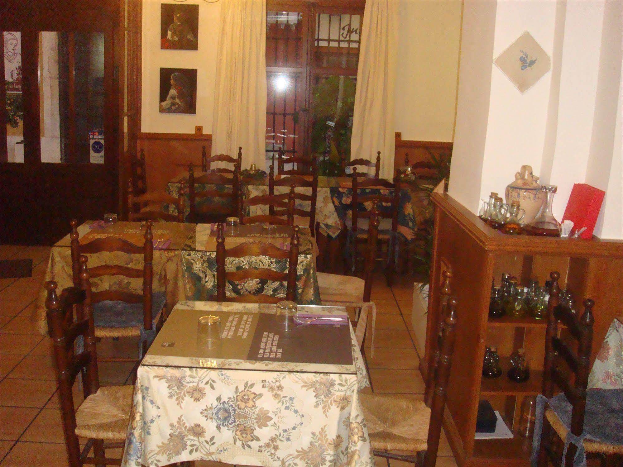 Hostal Loreto Denia Bagian luar foto