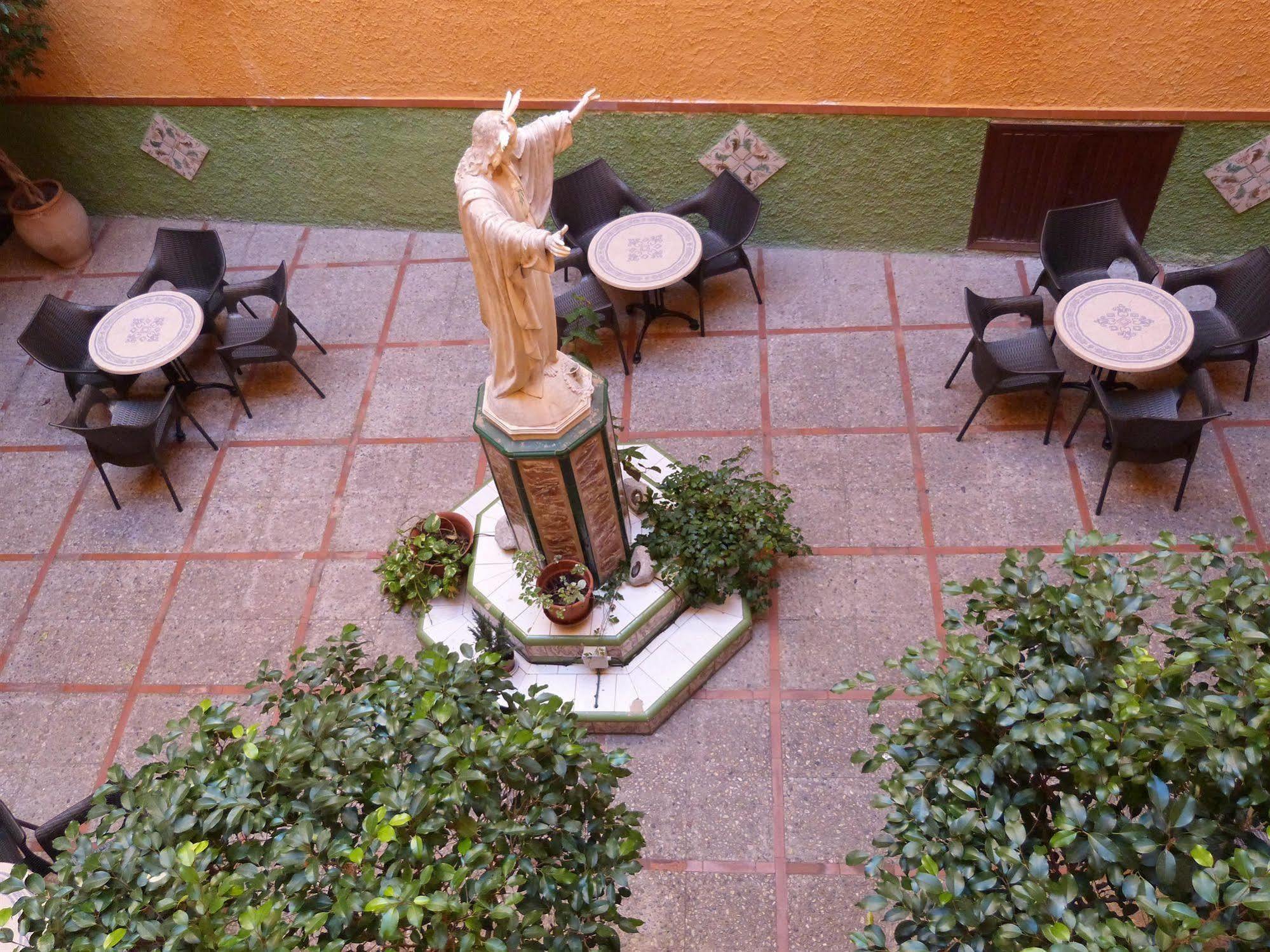 Hostal Loreto Denia Bagian luar foto