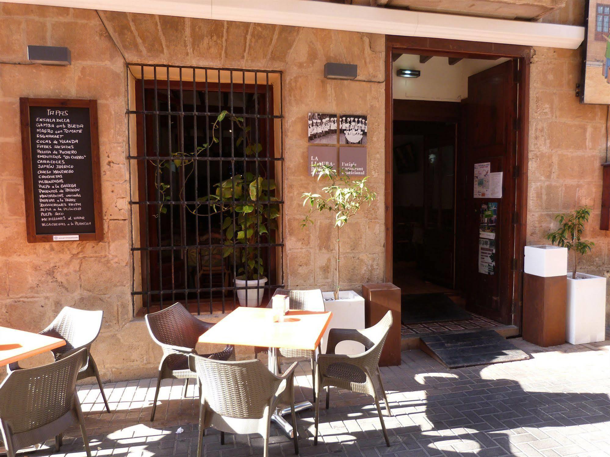 Hostal Loreto Denia Bagian luar foto